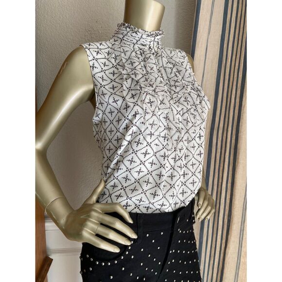 White House Black Market Tops - EUC White House Black Market Quilted Diamond Ruffle Sleeveless Top M